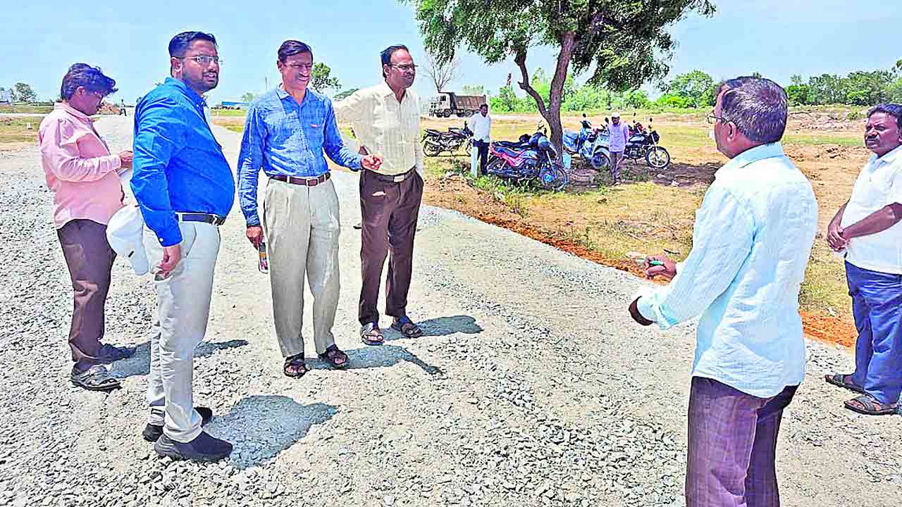 ప్లాట్ల వేలానికి సర్వం సిద్ధం