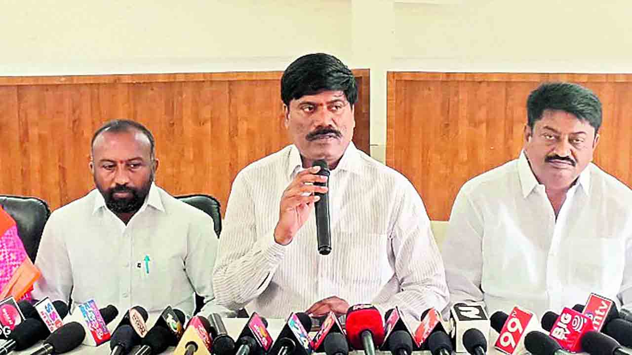 రైతులకు వరం.. యాంత్రీకరణ