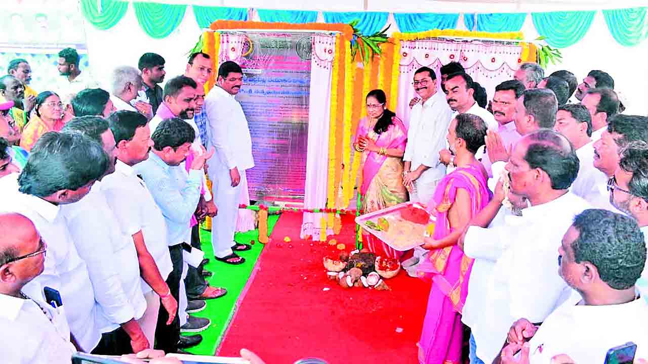 పక్కా ప్రణాళికతో మార్కెట్‌ అభివృద్ధి