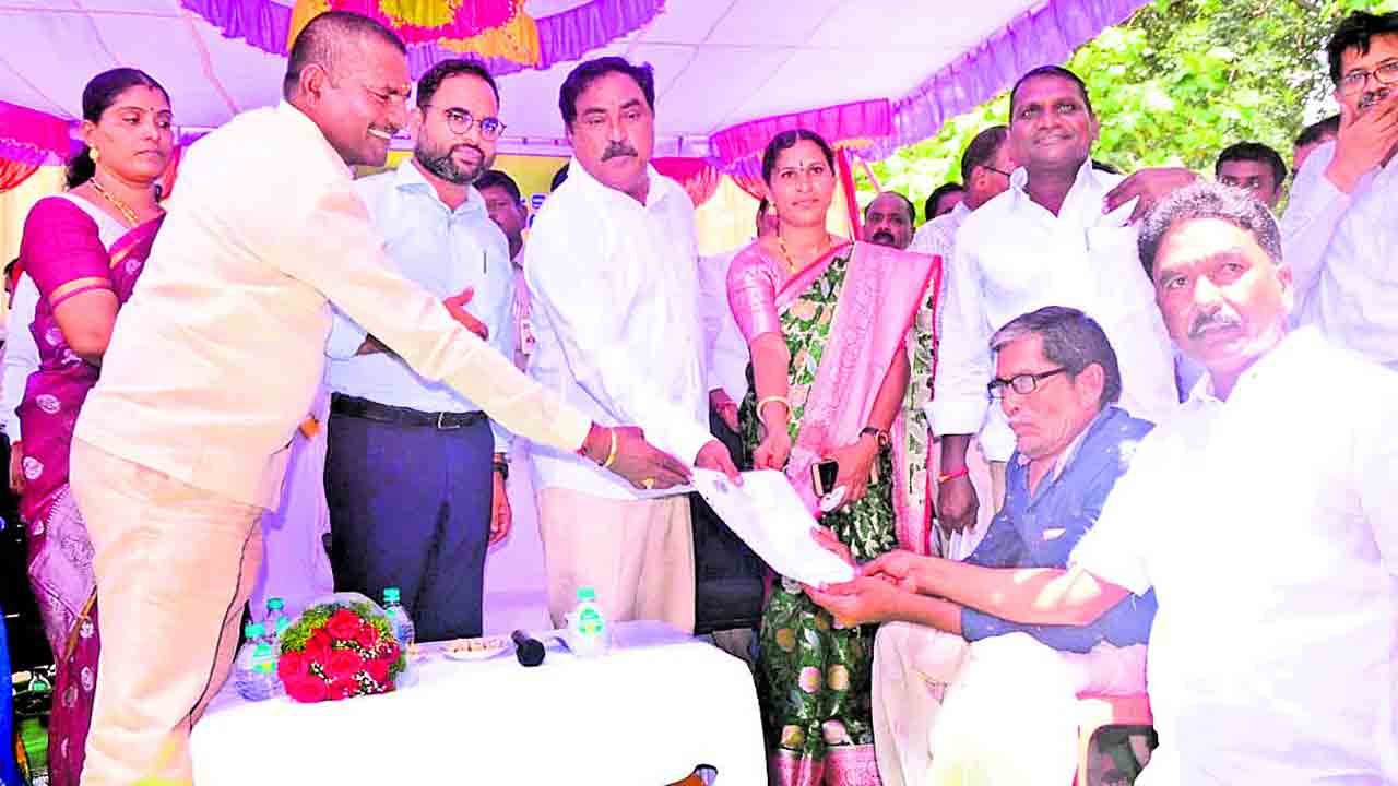 కాంగ్రెస్‌వి గారడీ మాటలు