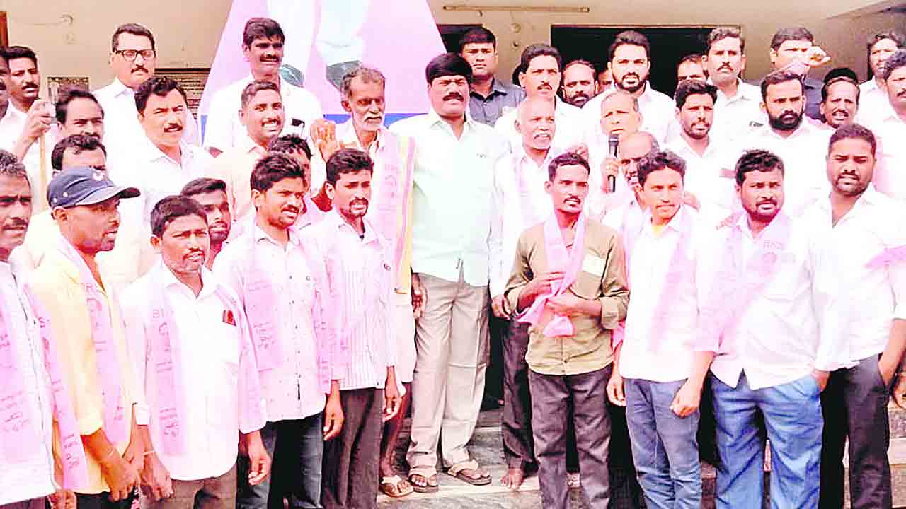 కాంగ్రెస్‌ పరిస్థితి పిచ్చోడి చేతిలో రాయి