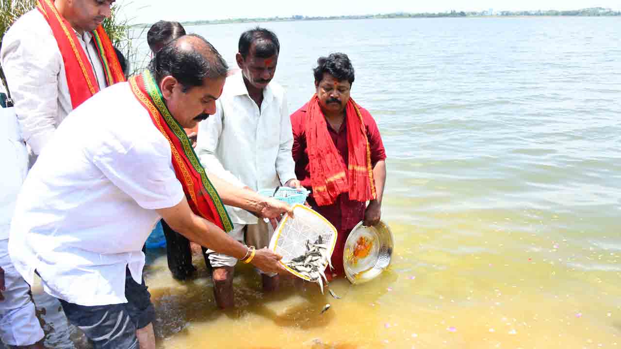 కుల వృత్తులకు ప్రభుత్వం పెద్దపీట