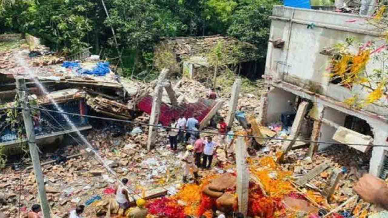 బాణసంచా పేలి.. ఏడుగురు దుర్మరణం