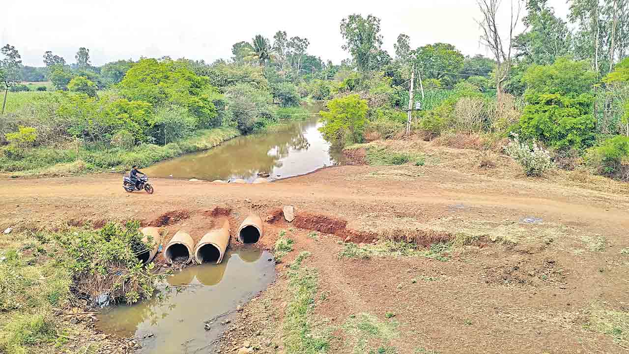 నీటి వృథాకు.. చెక్‌