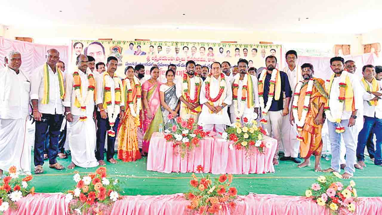 అభివృద్ధి, సంక్షేమానికి ఆకర్షితులై