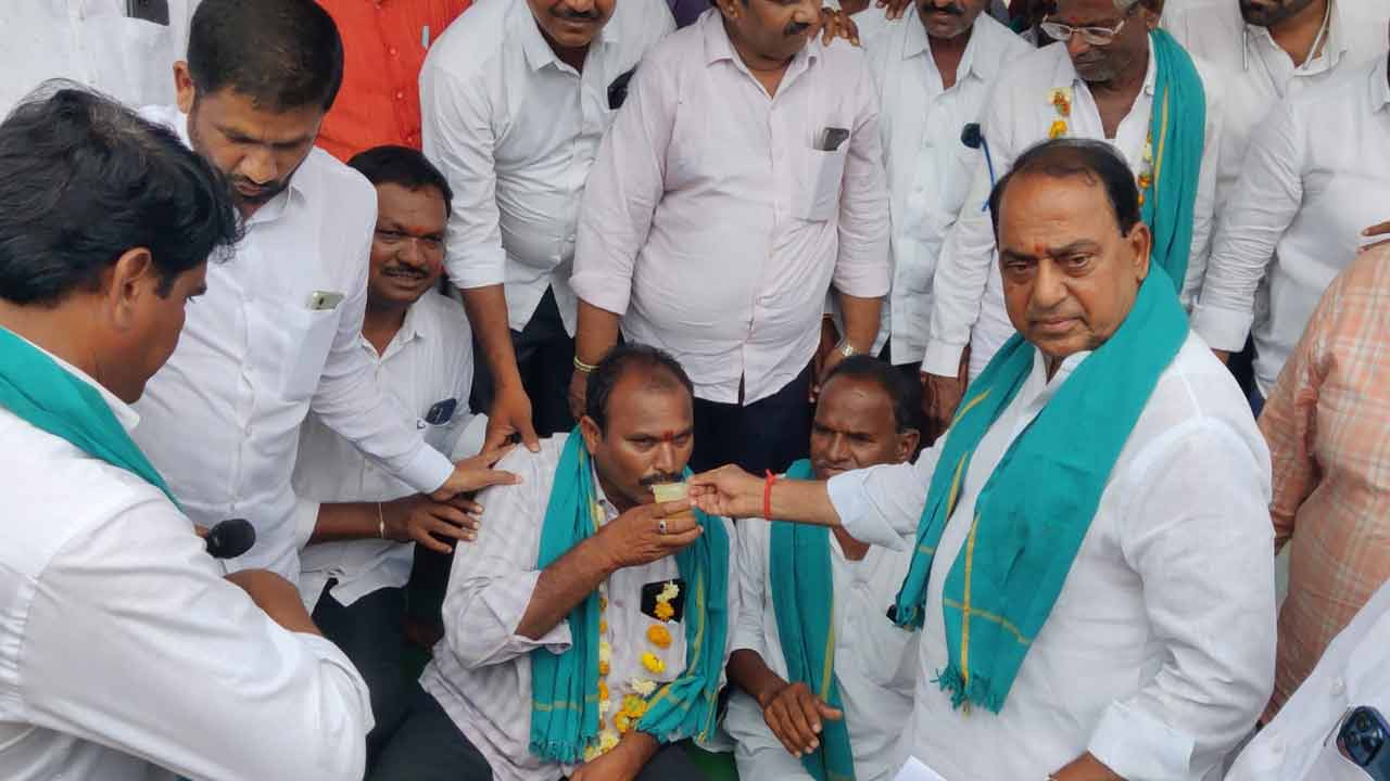 Minister Indrakaran Reddy | మంత్రి ఇంద్రకరణ్‌ రెడ్డి చొరవతో.. దీక్ష విర‌మించిన నిర్మల్‌ రైతులు