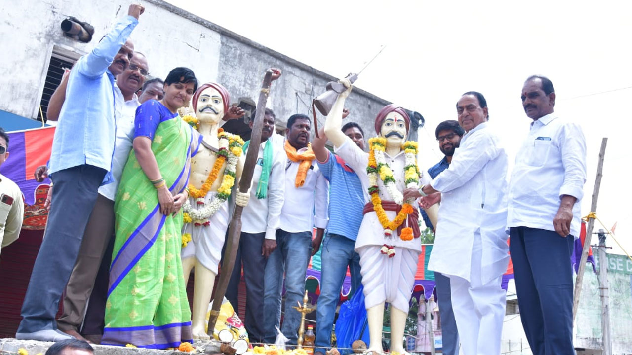 World Adivasi Day | ఆదివాసీల అభివృద్ధికి సీఎం కేసీఆర్‌ కృషి : మంత్రి ఇంద్రకరణ్‌ రెడ్డి