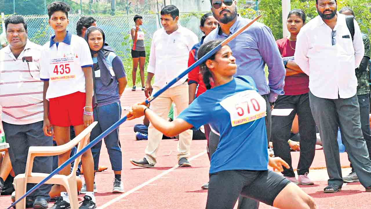 హోరాహోరీగా అథ్లెటిక్స్‌ పోటీలు