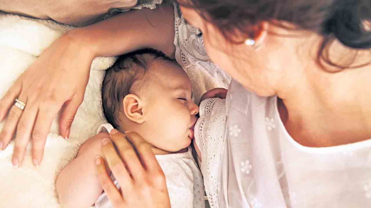 Breastfeeding | పాపాయికి పాలు పట్టే ముందు తల్లులు ఈ జాగ్రత్తలు తీసుకోవాలి!