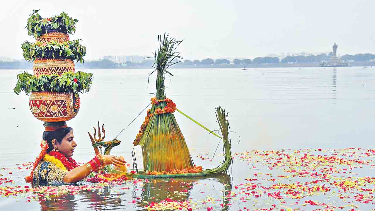 గంగమ్మకు తెప్పోత్సవం