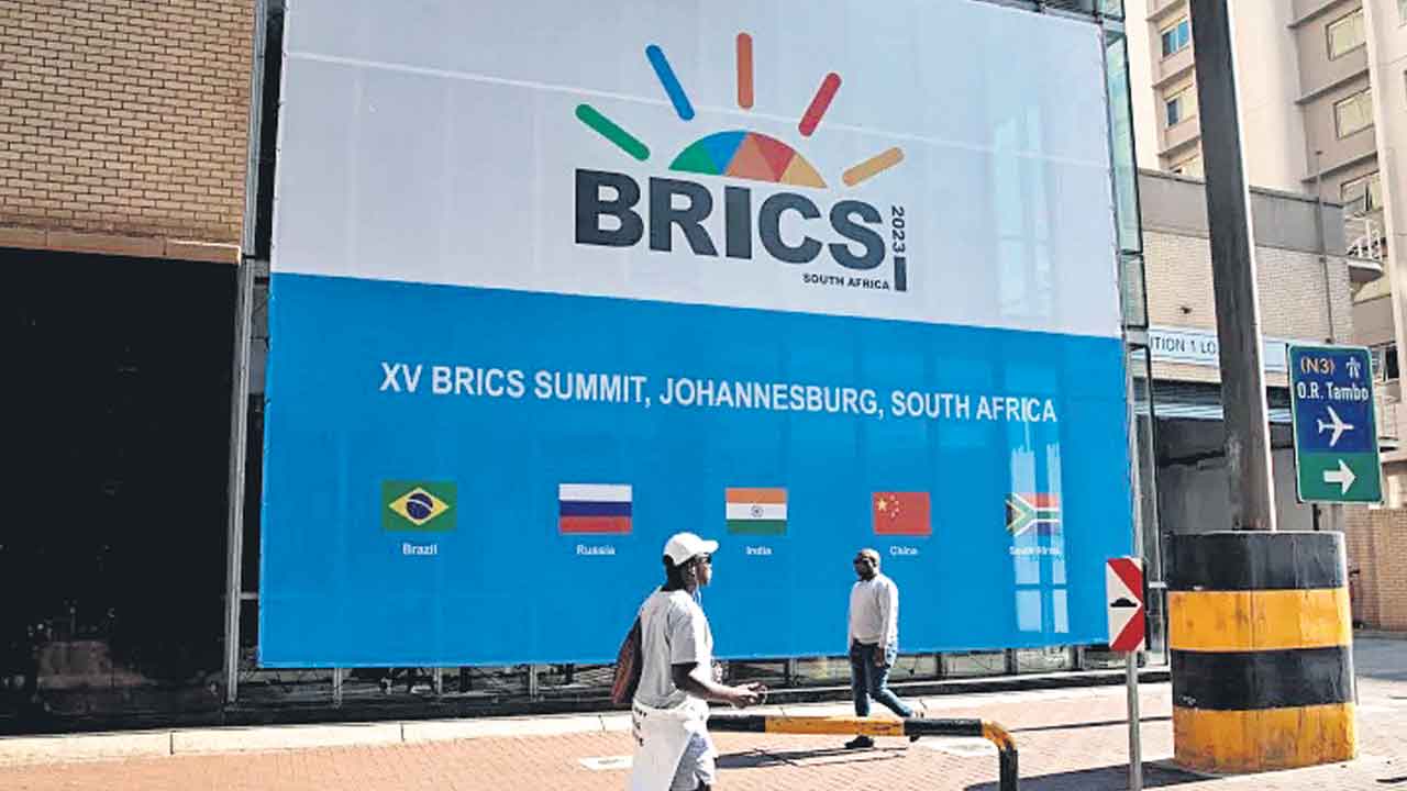బ్రిక్స్‌ కూటమిలోకి మరో ఆరు దేశాలు