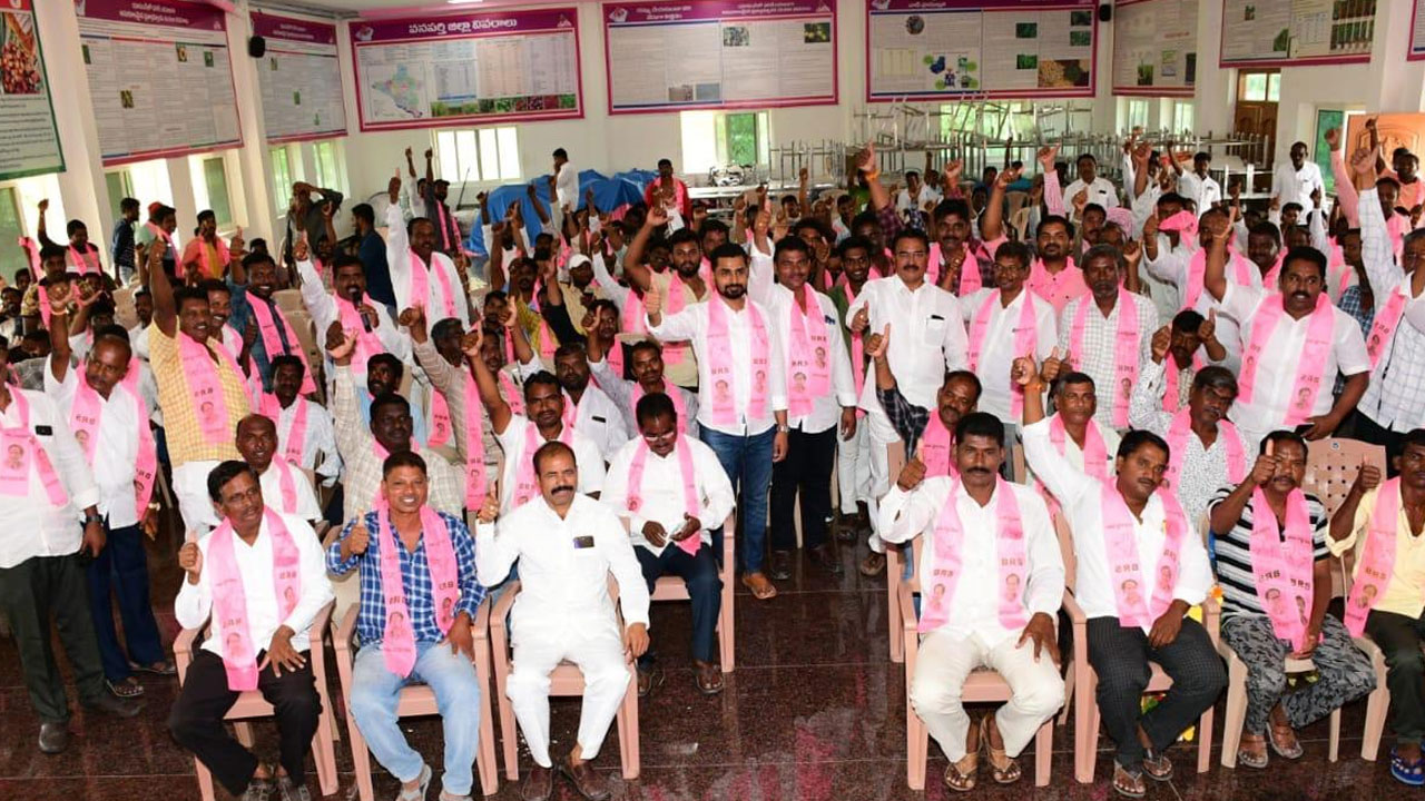  Minister Niranjan Reddy | మంత్రి నిరంజన్‌రెడ్డి సమక్షంలో.. బీఆర్‌ఎస్‌లో భారీగా చేరికలు