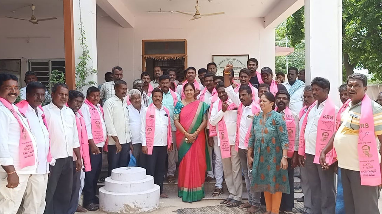 MLA Padmadevender Reddy | ఎమ్మెల్యే పద్మాదేవేందర్ రెడ్డి సమక్షంలో బీఆర్ఎస్‌లో చేరికలు