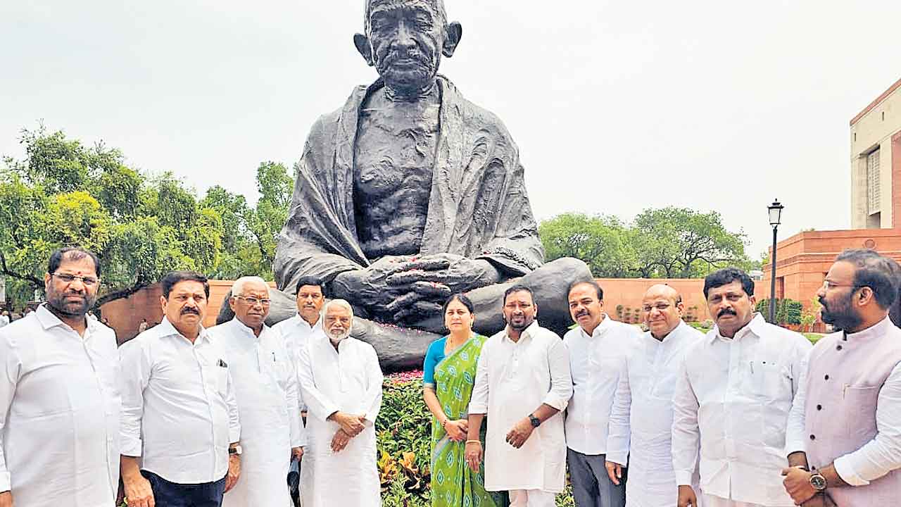 Nama Nageswara rao |  బీజేపీ, బీజేపీయేతర రాష్ర్టాలు అంటూ విపక్ష చూపుతున్న కేంద్రం: ఎంపీ నామా నాగేశ్వరరావు