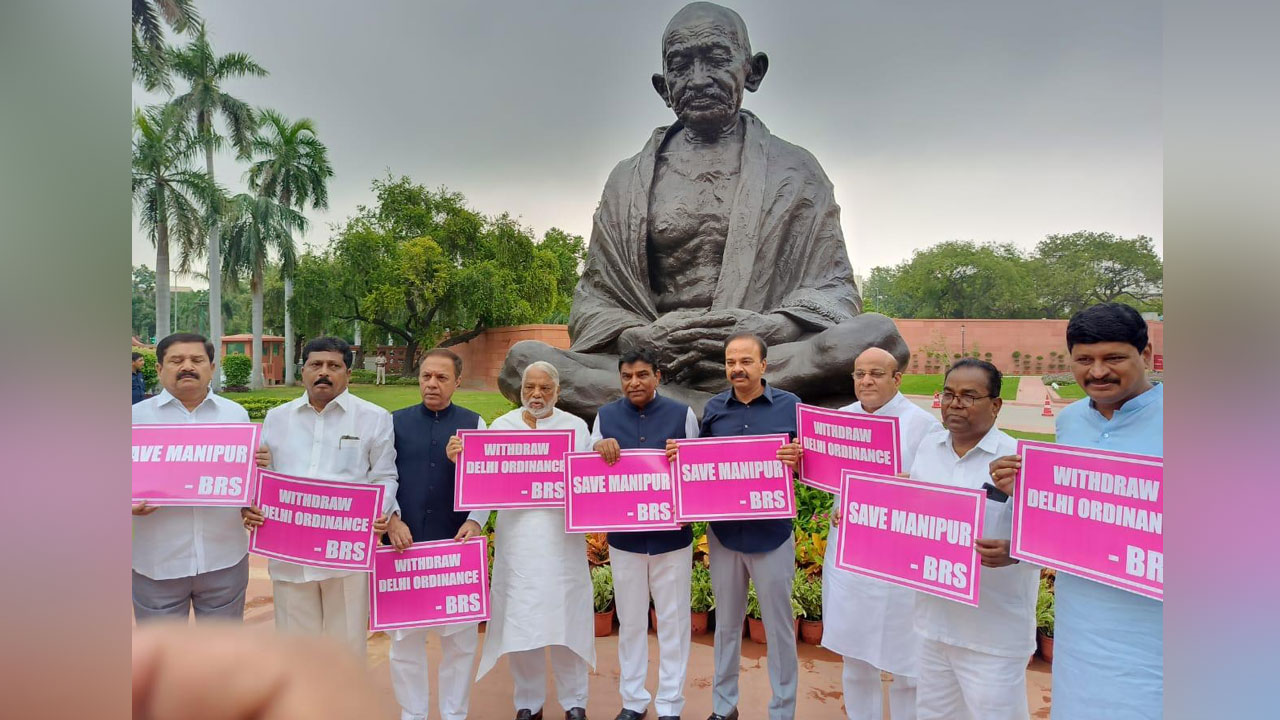 BRS MPs | ఢిల్లీ ఆర్డినెన్స్ బిల్లును వ్యతిరేకిస్తూ.. బీఆర్ఎస్ ఎంపీల ఆందోళన