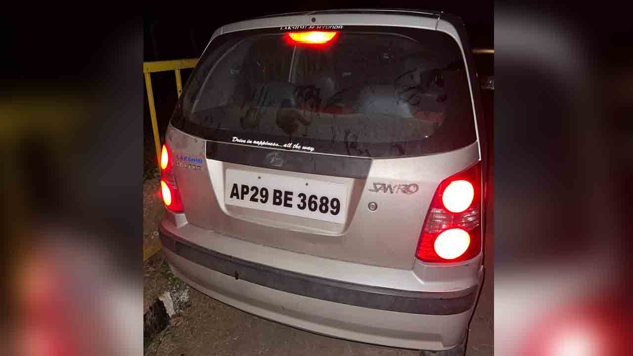 Road accident | వలస కూలీల బతుకులను చిదిమేసిన కారు..ఇద్దరు మృతి, నలుగురికి గాయాలు