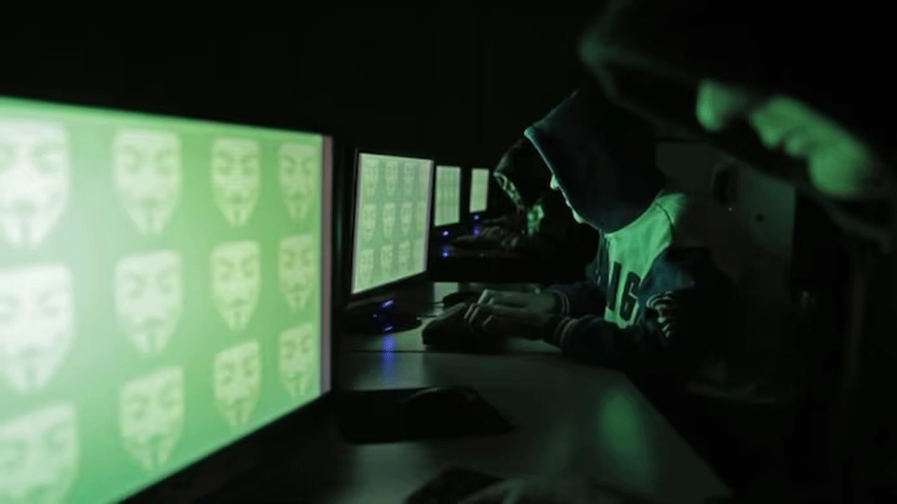 Cyber Fraud | ఐపీఎస్ అధికారులుగా స్కెచ్ : మ‌హిళ నుంచి రూ. 8.3 ల‌క్ష‌లు కొట్టేసిన కేటుగాళ్లు