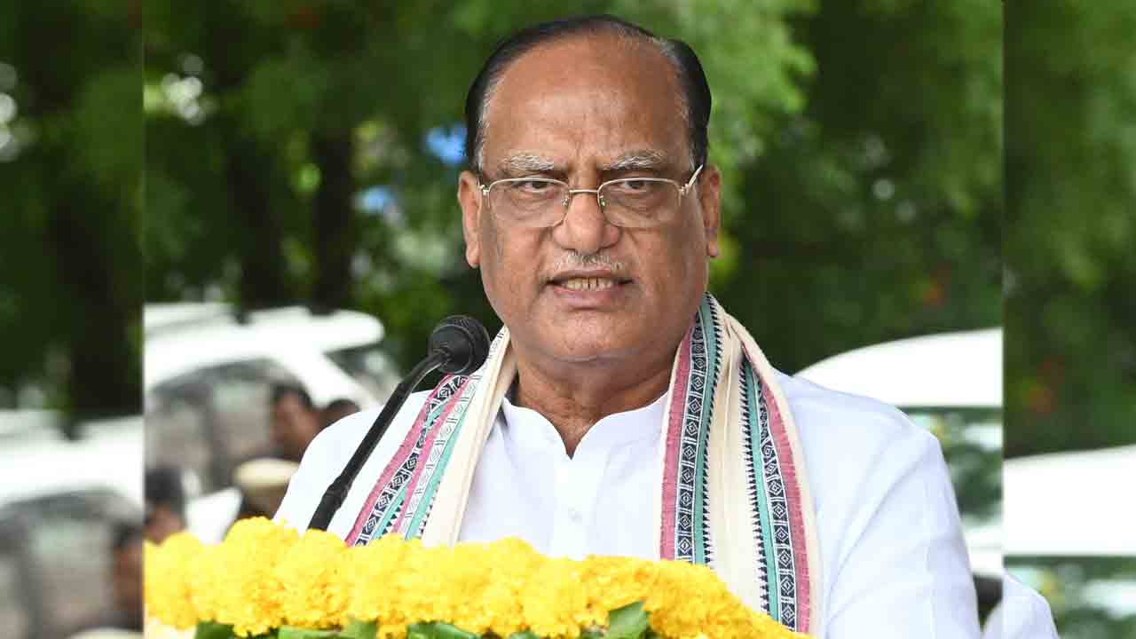 మువ్వన్నెల రెపరెపలు