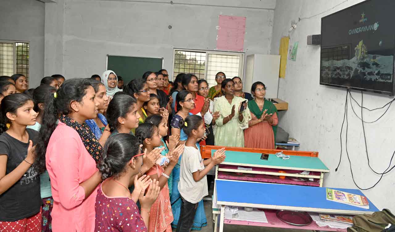 విజయోత్సాహం.. చంద్రయాన్‌ 3 సక్సెస్‌పై సంబురాలు