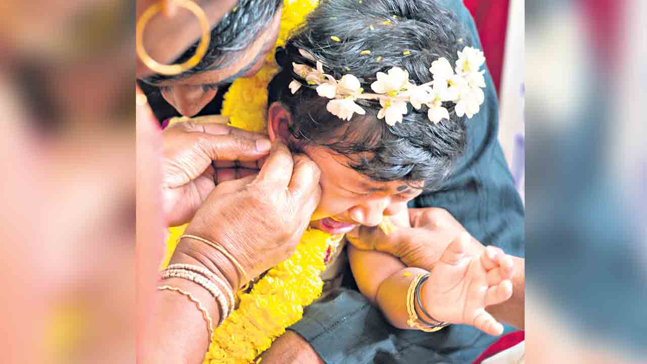 Ear Piercing | చెవులు కుట్టిస్తున్నారా? ముందు ఈ విషయాలు తెలుసుకోండి!