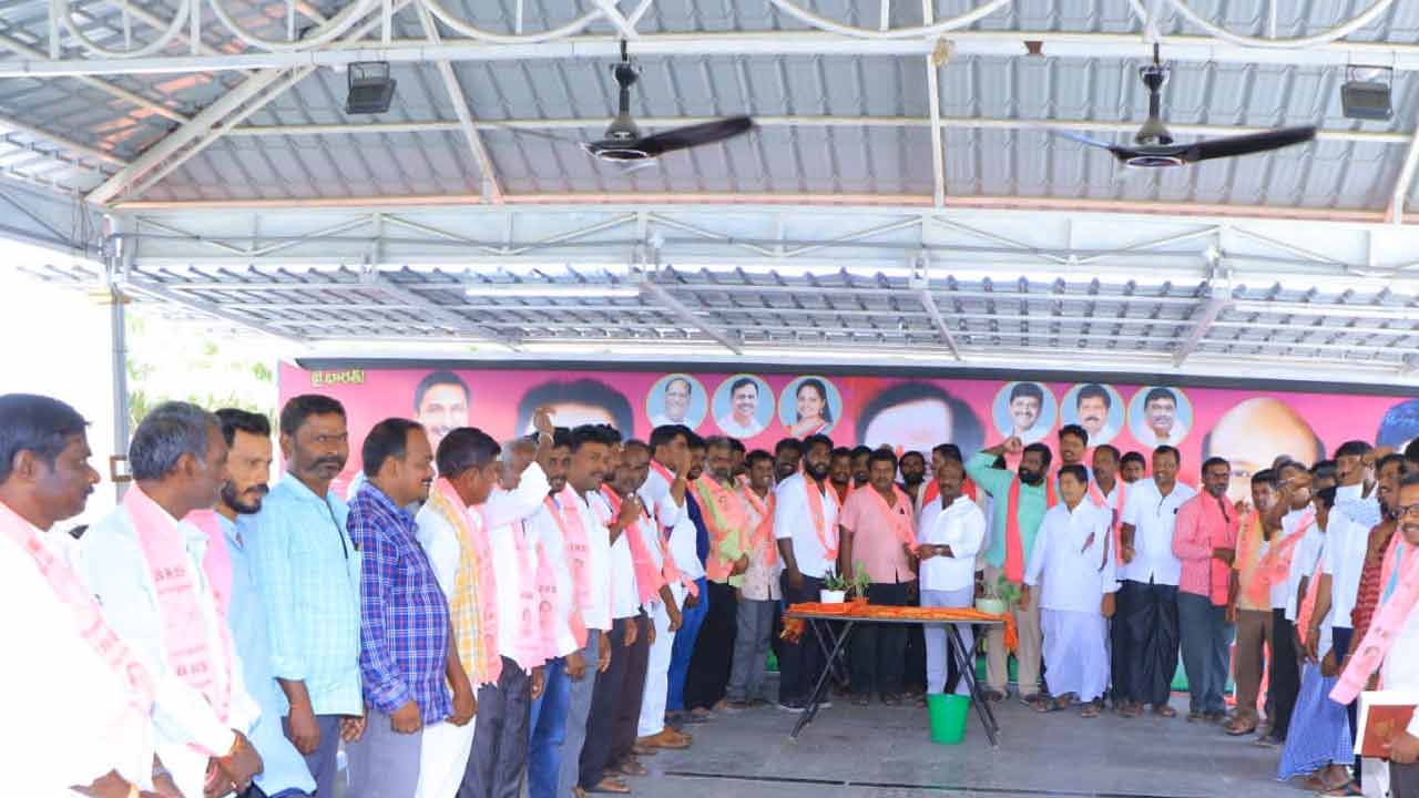 MLA Chirumarthi | ఎమ్మెల్యే చిరుమర్తి సమక్షంలో కాంగ్రెస్‌ నుంచి బీఆర్‌ఎస్‌లోకి భారీగా చేరికలు