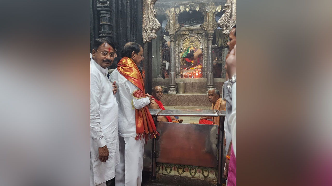 CM KCR | కొల్హాపూర్‌లో మ‌హాలక్ష్మీ అమ్మ‌వారికి సీఎం కేసీఆర్ ప్ర‌త్యేక పూజ‌లు