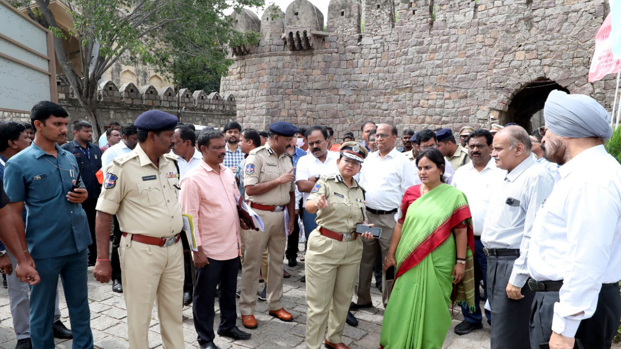 Golconda Fort | గోల్కొండ కోటలో స్వాతంత్య్ర దినోత్సవ ఏర్పాట్లు పరిశీలించిన సీఎస్‌