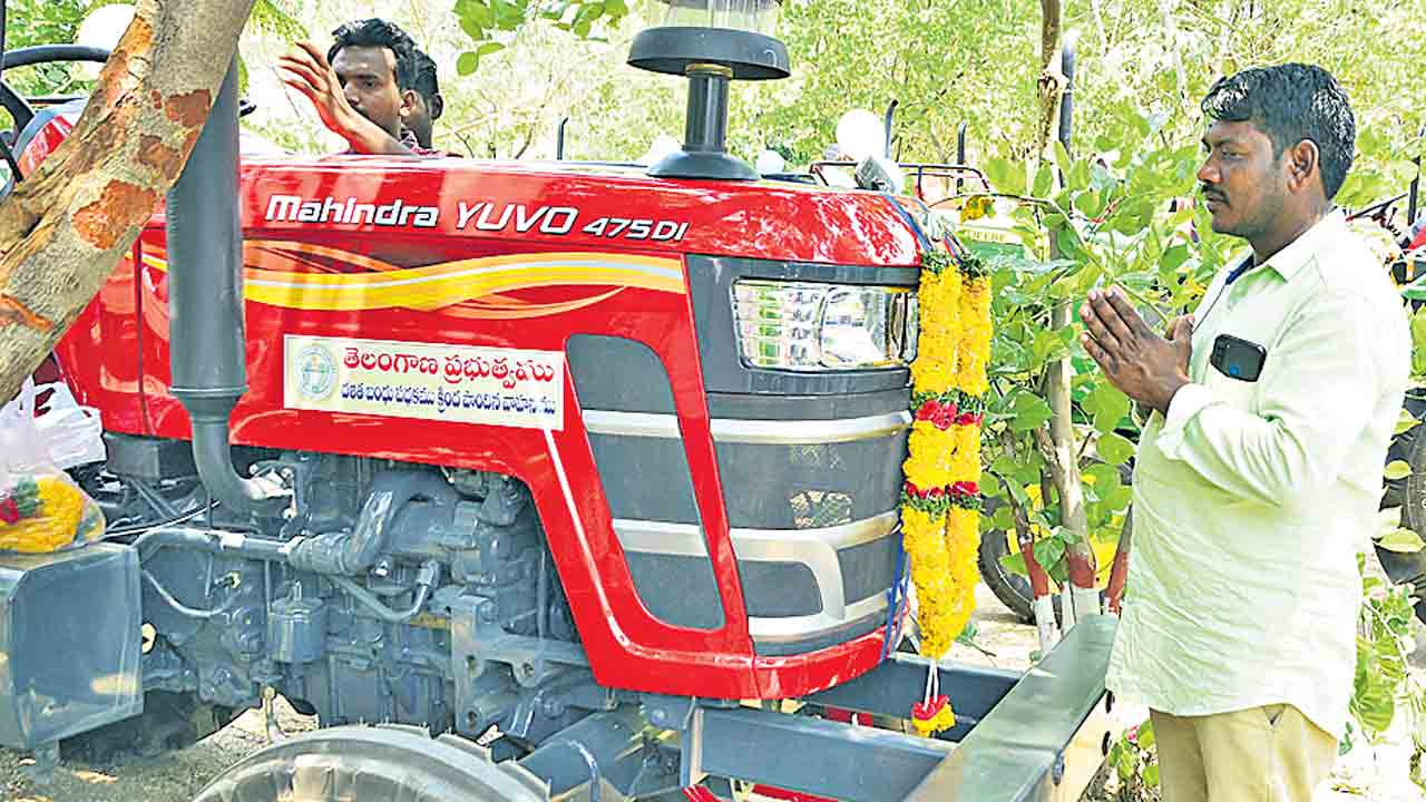 బంధువొచ్చే.. బాధలు తీర్చే..