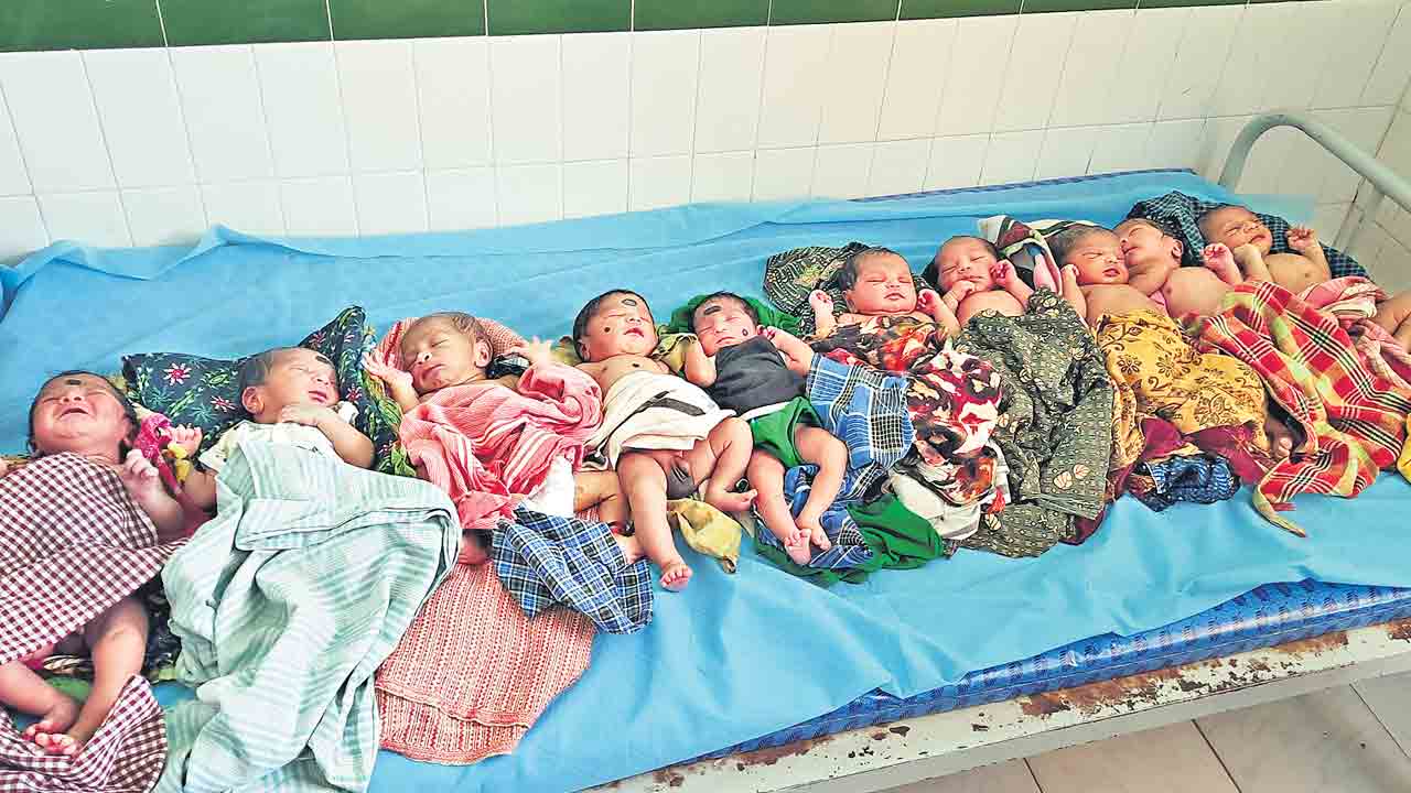 ప్రసవాల్లో అయిజ పీహెచ్‌సీ రికార్డు