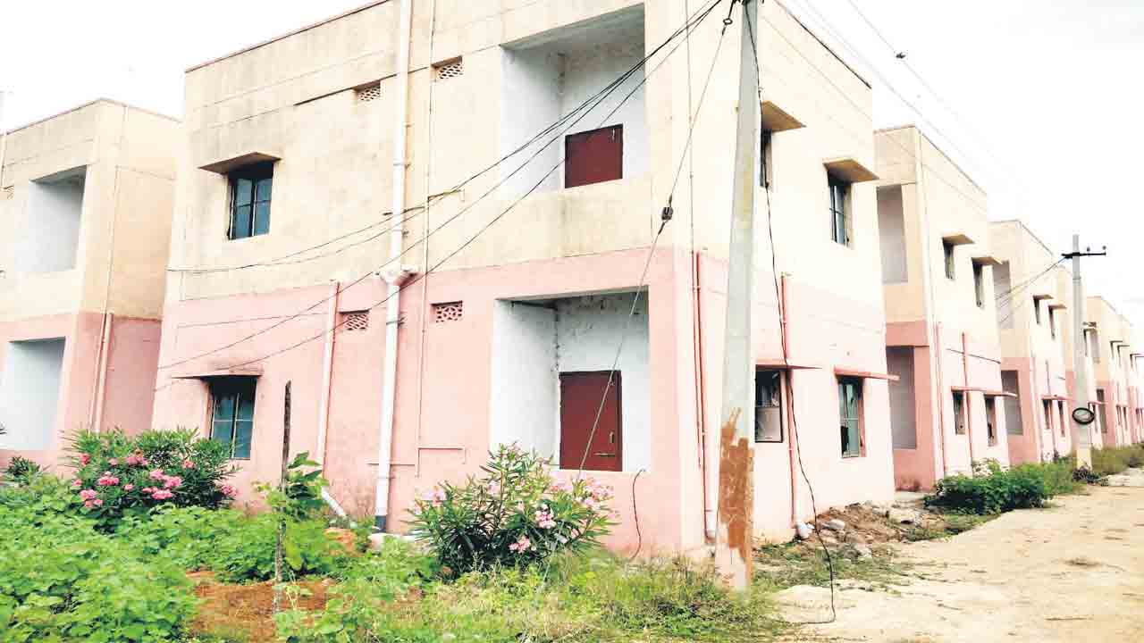 ఆత్మగౌరవ సౌధాలు ముస్తాబు