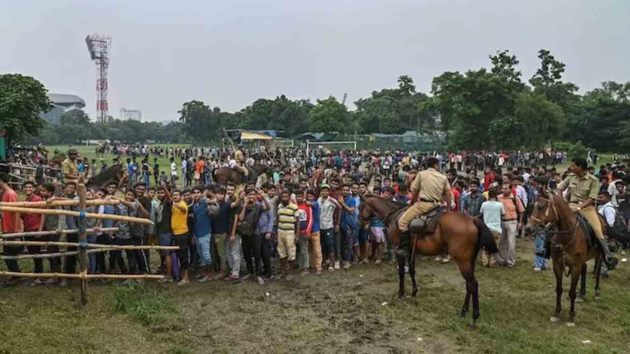 Durand Cup 2023 | రెచ్చిపోయిన ఈస్ట్ బెంగాల్‌ ఫ్యాన్స్.. ప్ర‌త్య‌ర్థి మ‌ద్ద‌తుదారుల‌పై ఇటుకలతో దాడి