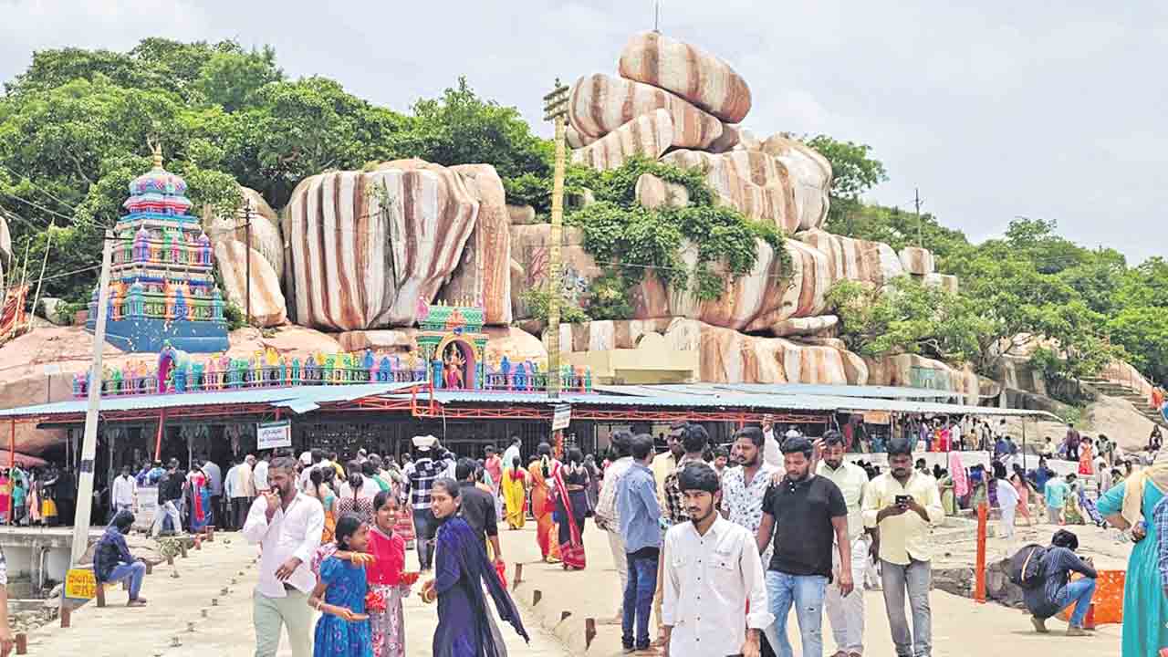 దుర్గామ్మా.. దీవించమ్మా