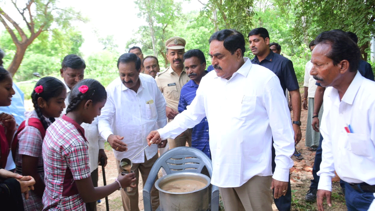 Minister Errabelli | ప్రైవేట్‌ పాఠశాలలకు దీటుగా.. ప్రభుత్వ బడులు : మంత్రి ఎర్రబెల్లి