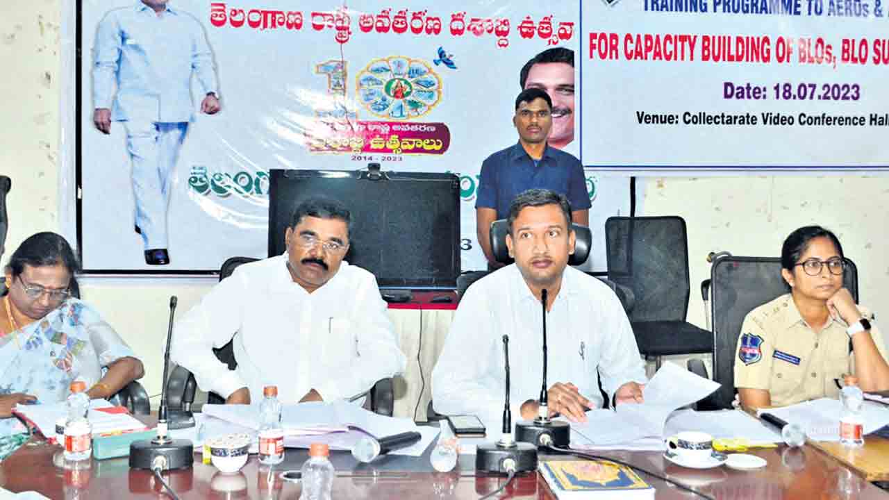 ఎన్నికలకు ఏర్పాట్లు చేసుకోవాలి