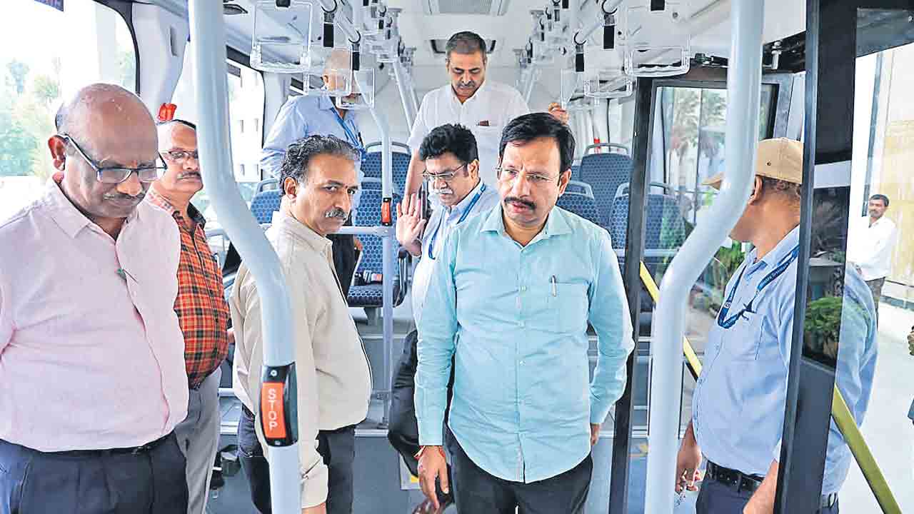 హైదరాబాద్‌లో ఏసీ ఎలక్ట్రిక్‌ బస్సులు