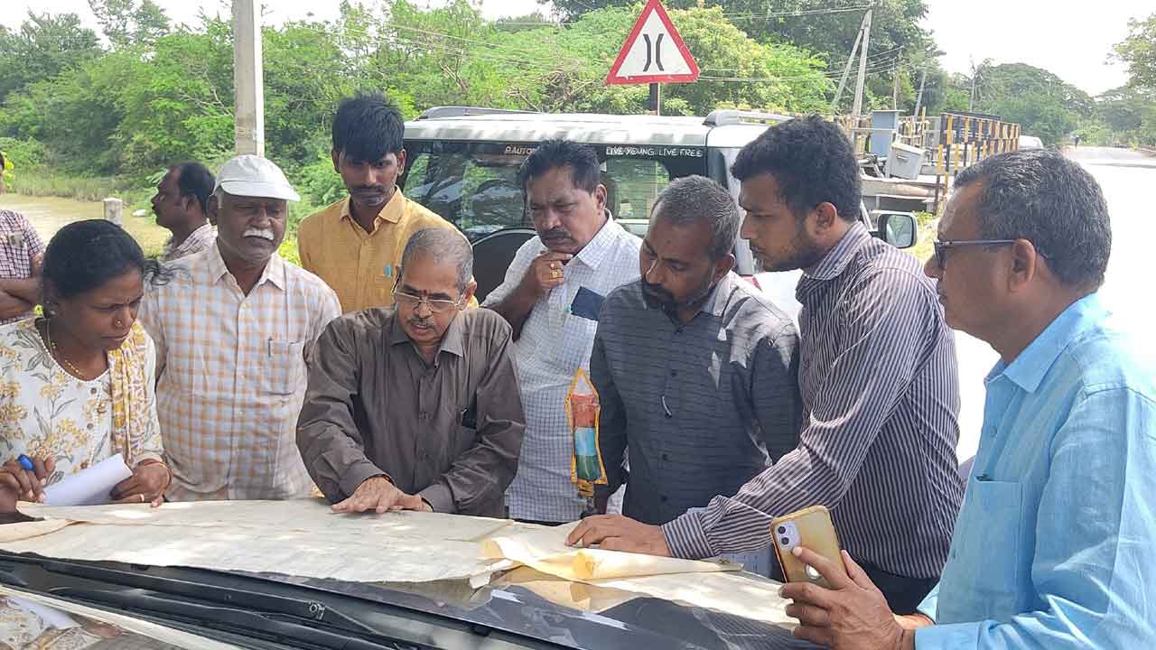 వరదల ధాటికి నీటిపారుదలశాఖకు రూ.250 కోట్ల నష్టం