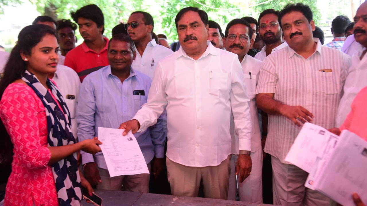 Minister Errabelli | రాజకీయాలకు అతీతంగా సేవా కార్యక్రమాలు : మంత్రి ఎర్రబెల్లి
