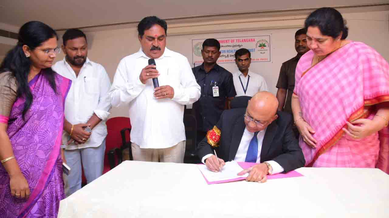 Minister Errabelli | డాక్టర్ సుధాకర్ రావు సేవలు ఆరోగ్యశ్రీ కి అవసరం : మంత్రి ఎర్రబెల్లి