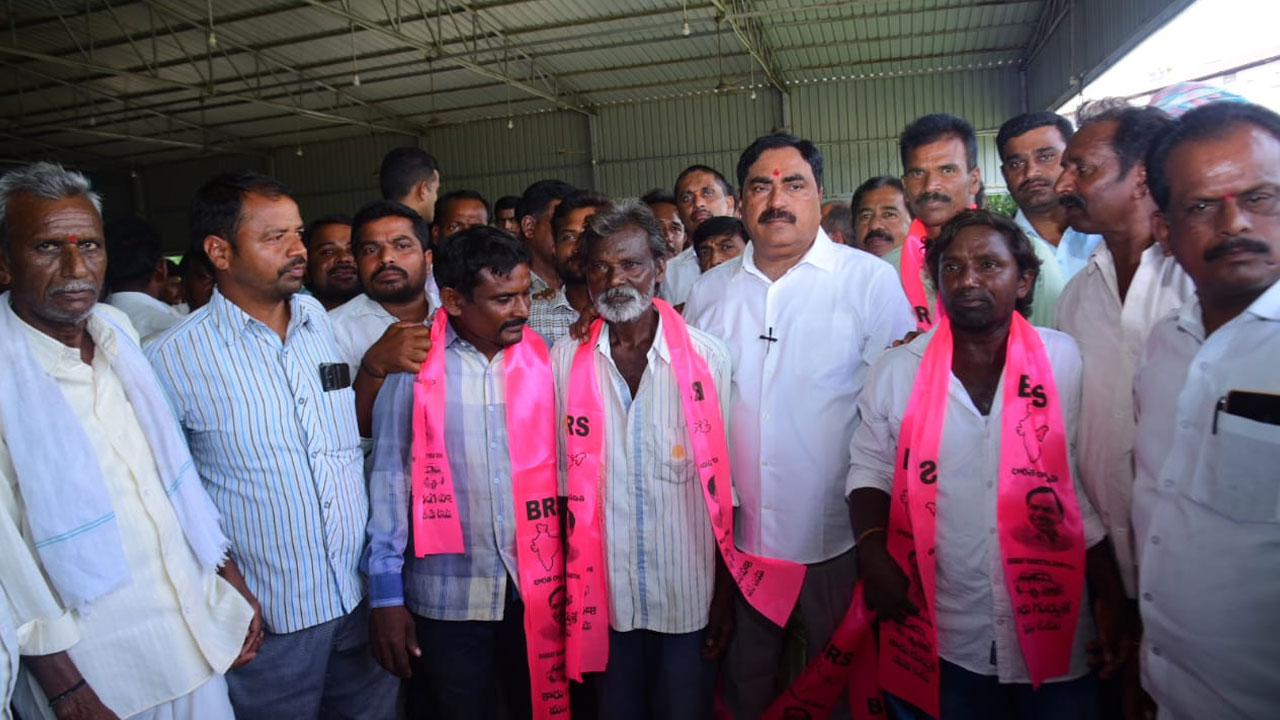 Minister Errabelli | మంత్రి ఎర్రబెల్లి సమక్షంలో బీఆర్‌ఎస్‌లో చేరిన కాంగ్రెస్ నాయకులు