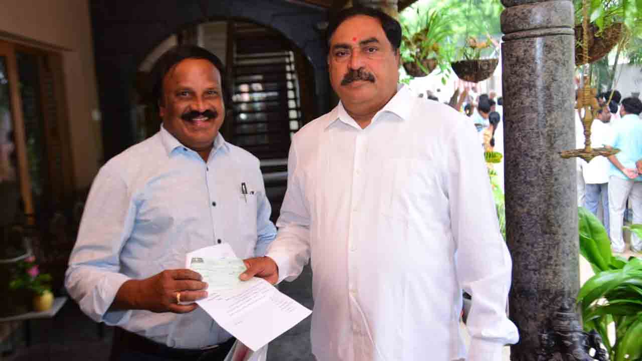 పాలకుర్తి, వల్మిడి ఆలయాలకు బూర విద్యాసాగర్ గౌడ్ భూరి విరాళం