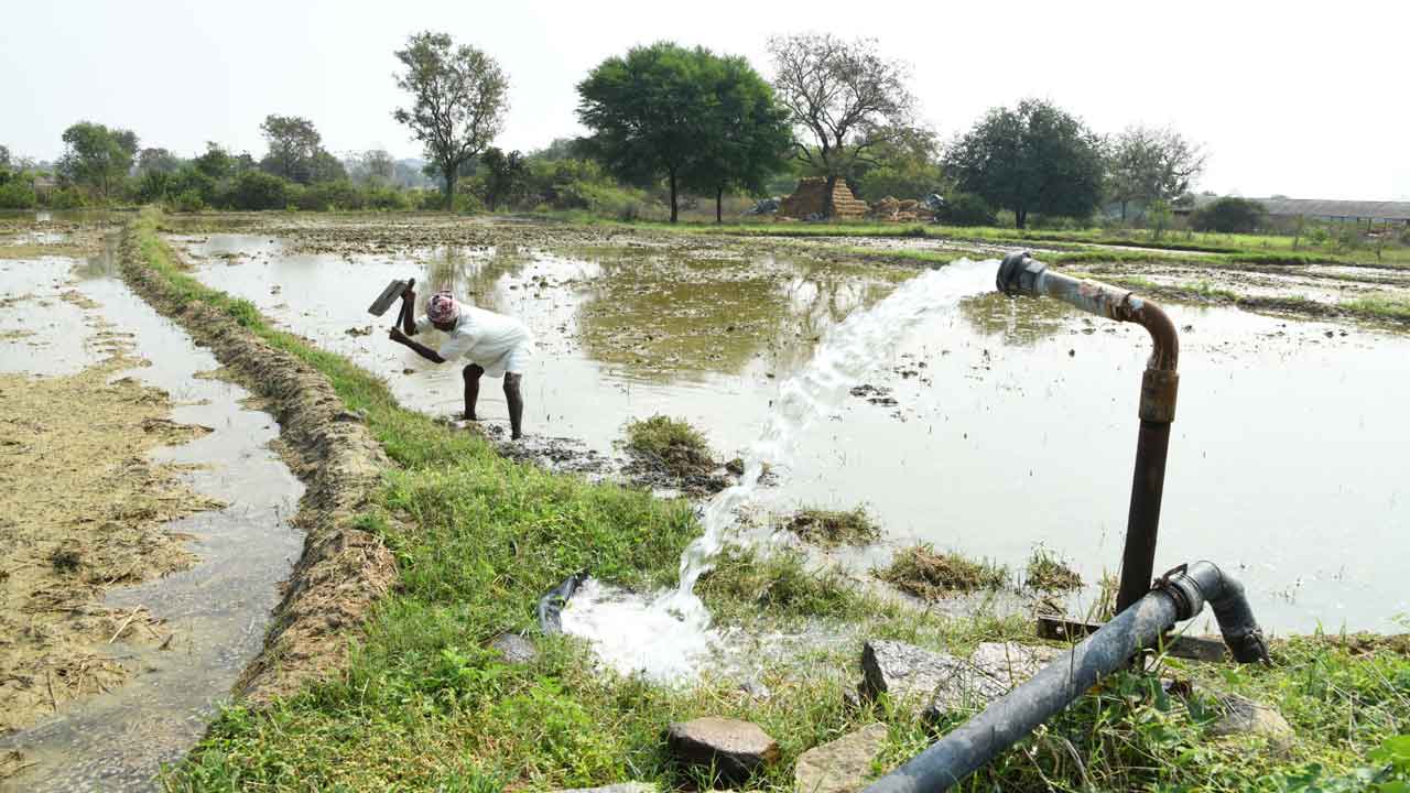 నాడు వెతలు.. నేడు వెలుగులు