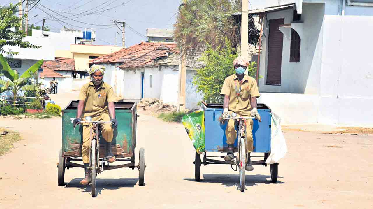 పారిశుద్ధ్య కార్మికులకూ బీమా ధీమా