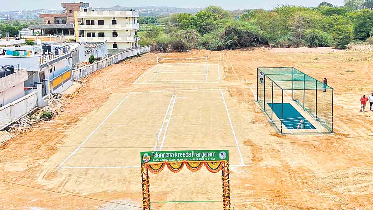 క్రీడా ప్రాంగణాలకు స్పోర్ట్స్‌ కిట్లు