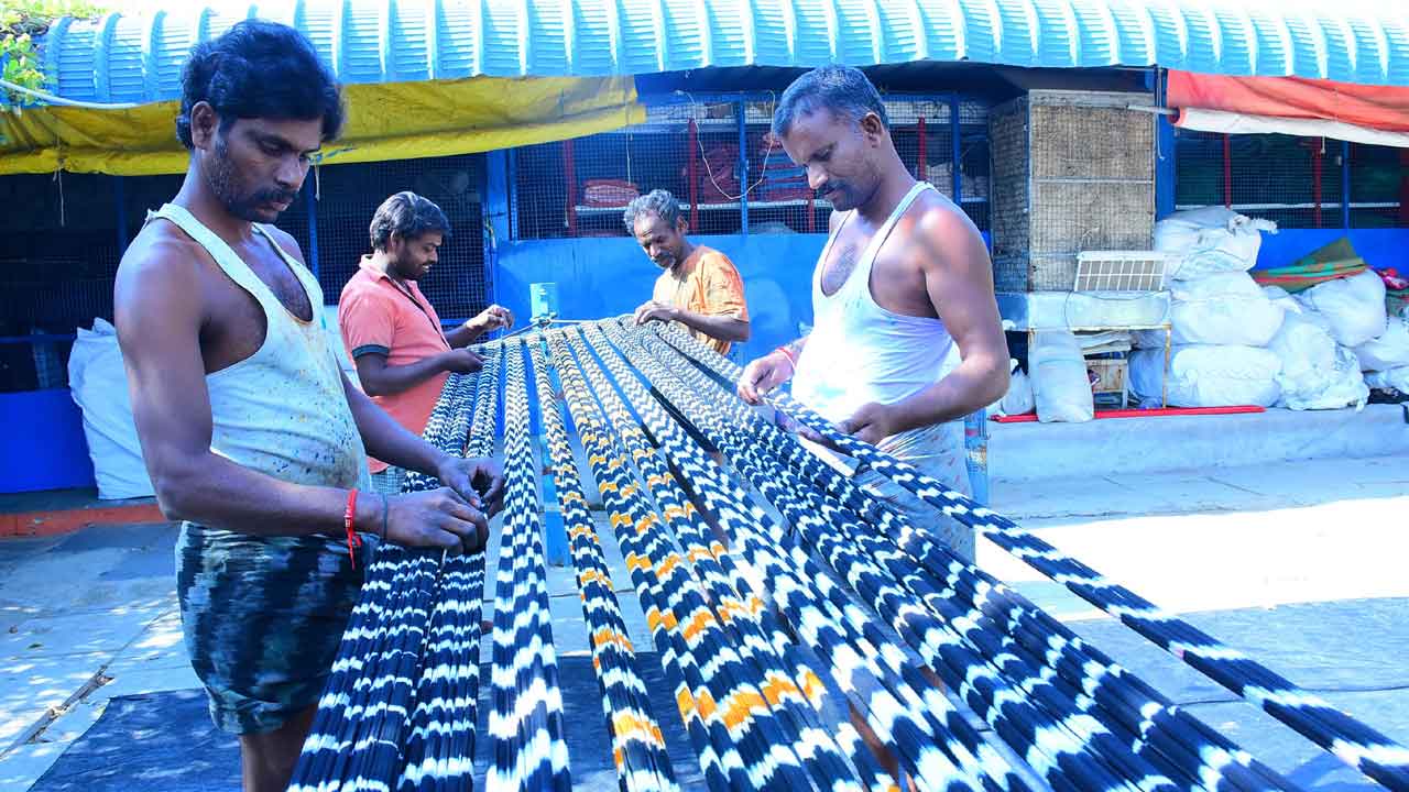 నేతన్నకు వరాల జల్లు.. చేనేత కార్మికులకు మరింత అండగా రాష్ట్ర ప్రభుత్వం