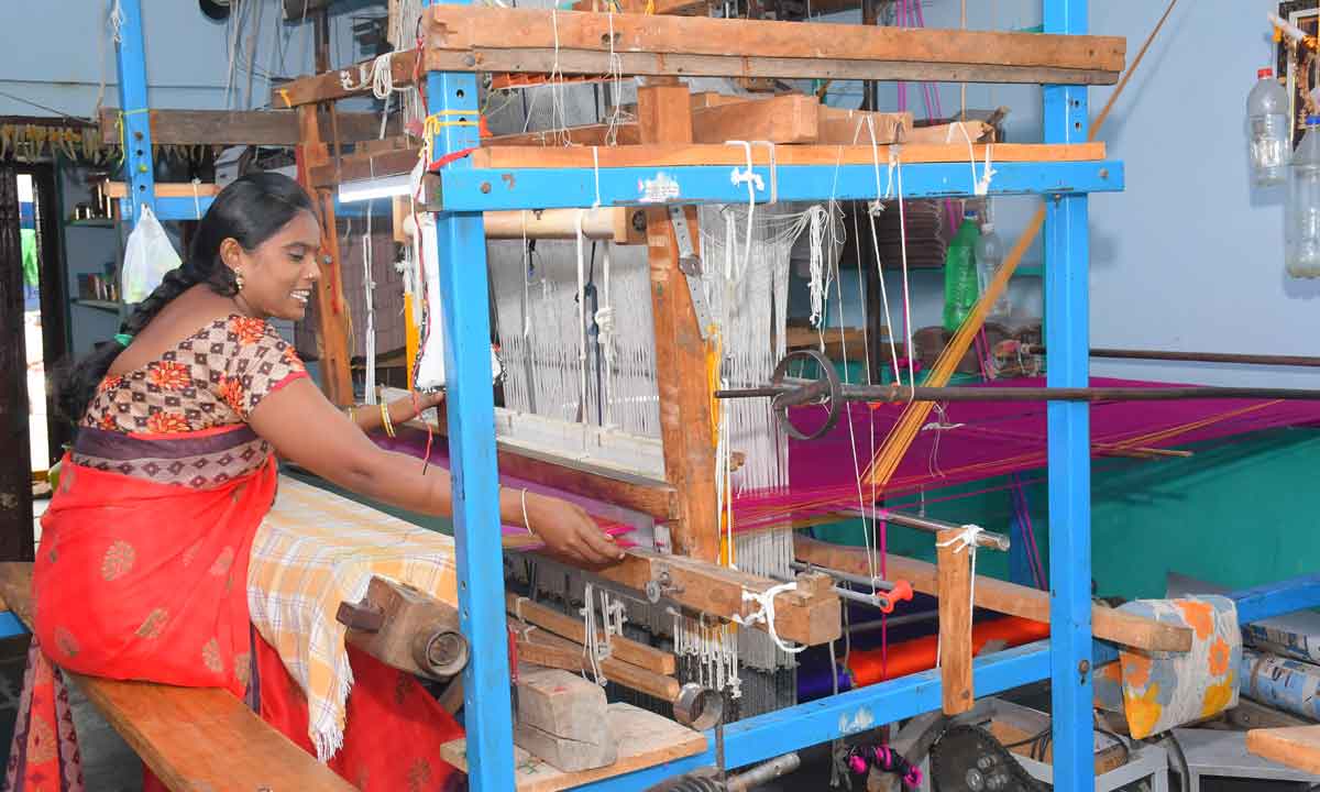 నేతన్నకు సర్కారు చేయూత