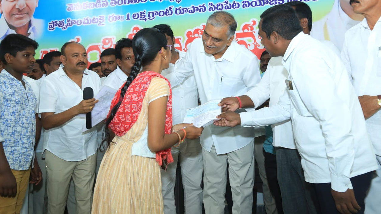 Minister Harish rao | బీసీ కుల వృత్తిదారులకు చేయూత అందించేందుకు లక్ష ఆర్థిక సాయం : మంత్రి హరీశ్‌ రావు