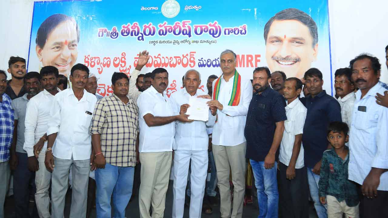 Minister Harish Rao | మంత్రి హరీశ్‌ రావుకే మా మద్దతు..ఏకగ్రీవ తీర్మాన పత్రాలు అందజేసిన ముదిరాజ్ సంఘాలు