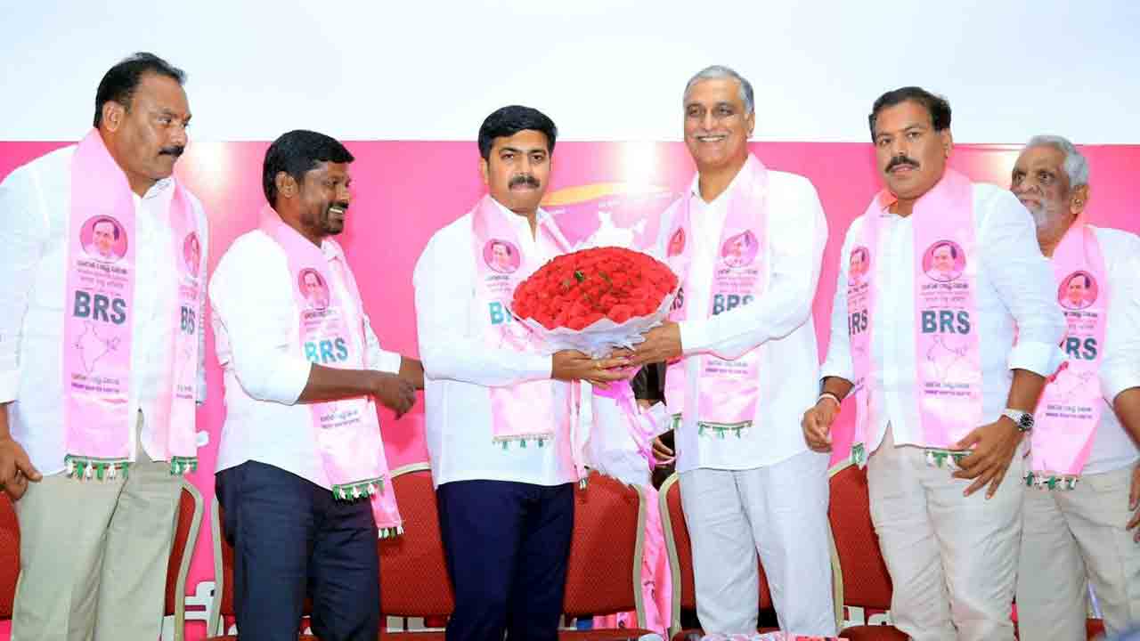 BRS Party | బీఆర్ఎస్ పార్టీలో చేరిన కాంగ్రెస్ పార్టీ రాష్ట్ర ప్రధాన కార్యదర్శి రంగినేని అభిలాష్ రావు