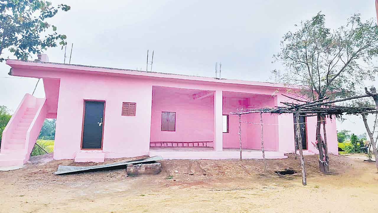 మెరుస్తున్న తండాలు..