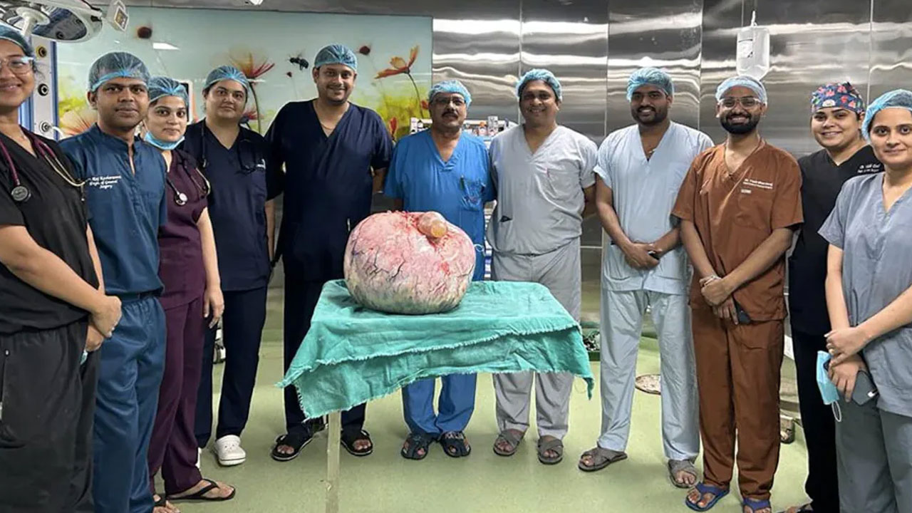 Tumour: మ‌హిళ క‌డుపులో 15 కిలోల‌ క‌ణ‌తి.. విజ‌య‌వంతంగా స‌ర్జ‌రీ